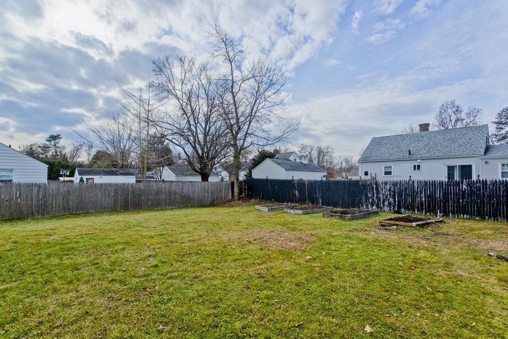 132 Pilgrim Road Springfield, MA 01118 - Photo 38 of 42