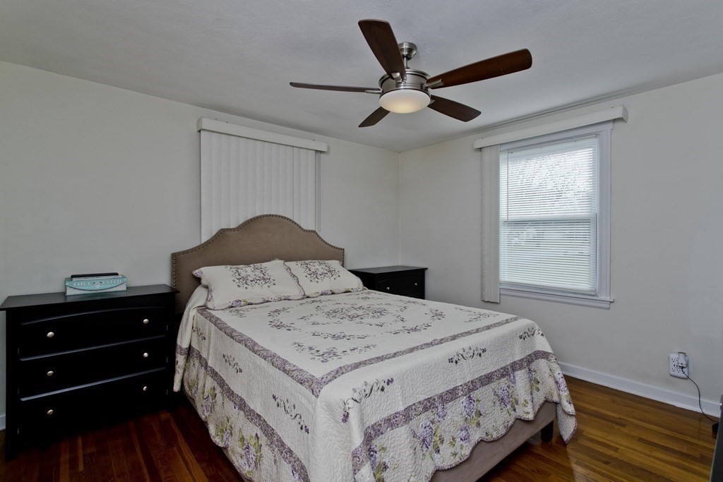 132 Pilgrim Road Springfield, MA 01118 - Photo 4 of 42
