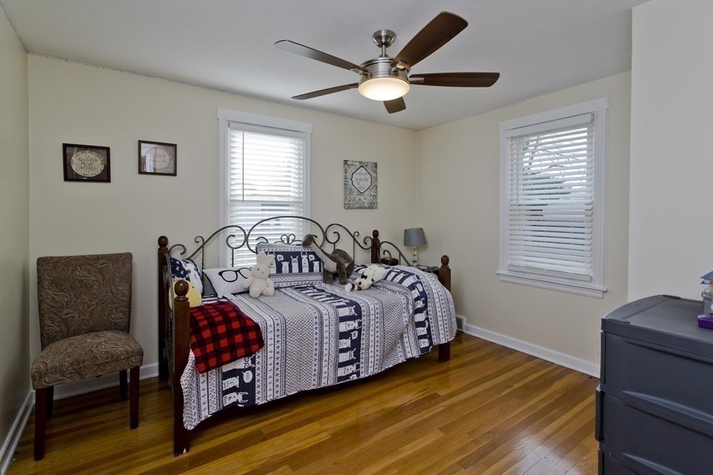 132 Pilgrim Road Springfield, MA 01118 - Photo 5 of 42
