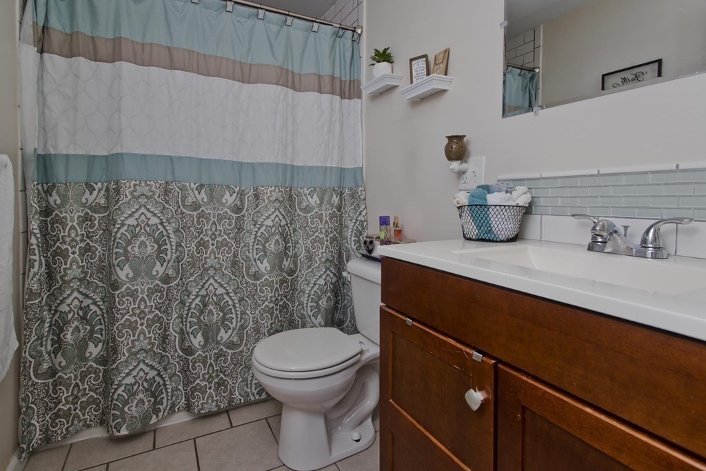 132 Pilgrim Road Springfield, MA 01118 - Photo 6 of 42