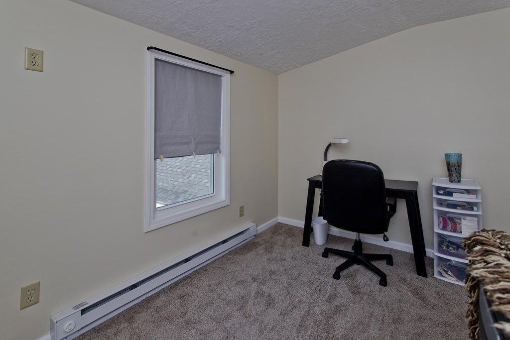 132 Pilgrim Road Springfield, MA 01118 - Photo 7 of 42