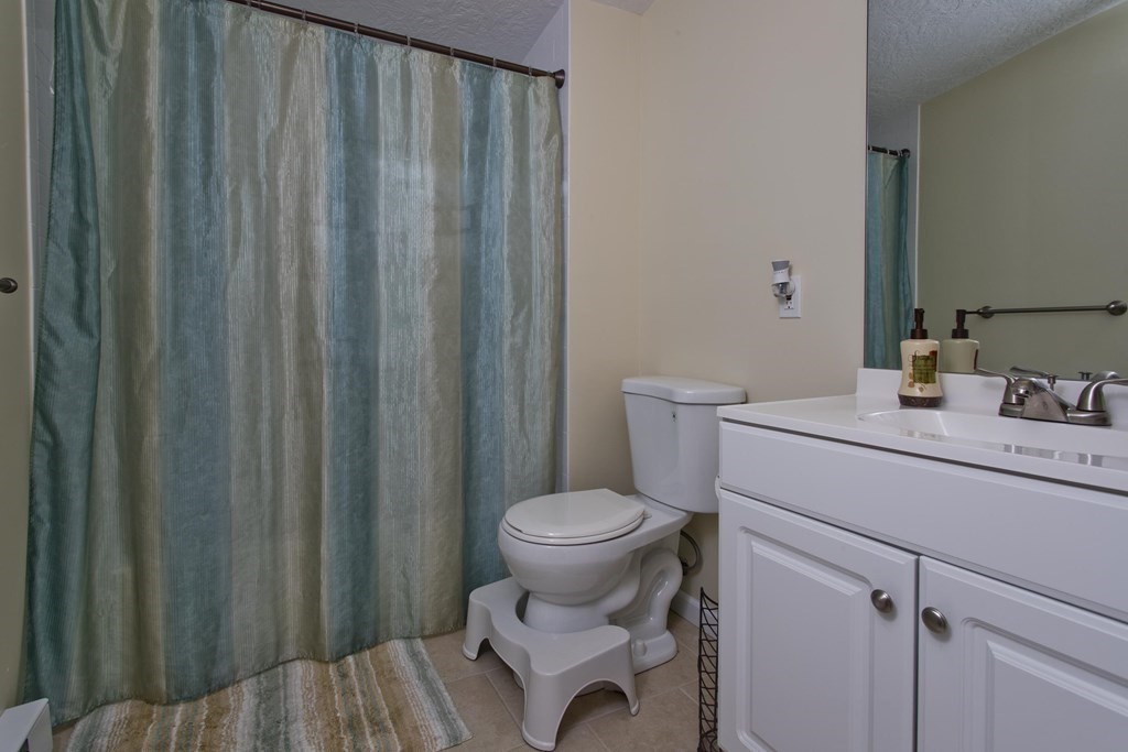 132 Pilgrim Road Springfield, MA 01118 - Photo 9 of 42