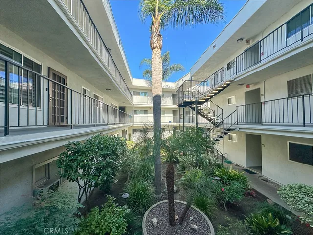 $2,995 | 333 Junipero Avenue, Unit 2H, Long Beach, CA 90814