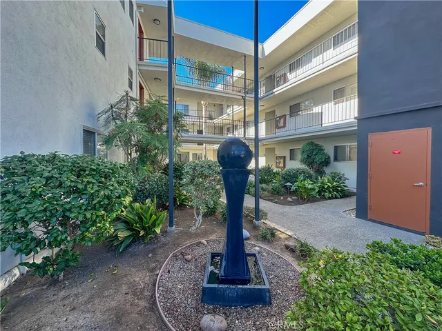 $2,995 | 333 Junipero Avenue, Unit 2H, Long Beach, CA 90814