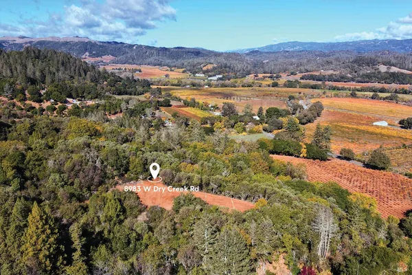 $1,995,000 | 8983 West Dry Creek Road, Healdsburg, CA 95448