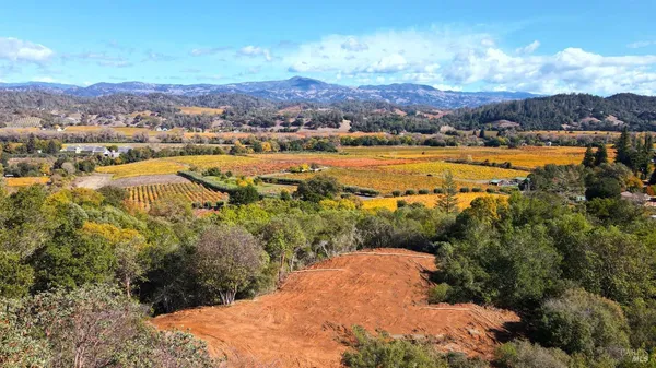 $1,995,000 | 8983 West Dry Creek Road, Healdsburg, CA 95448