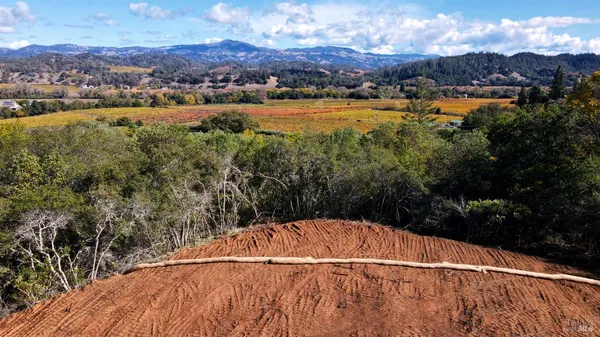 $1,995,000 | 8983 West Dry Creek Road, Healdsburg, CA 95448