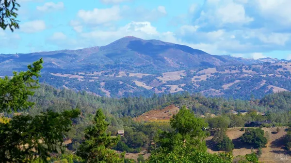 $1,995,000 | 8983 West Dry Creek Road, Healdsburg, CA 95448