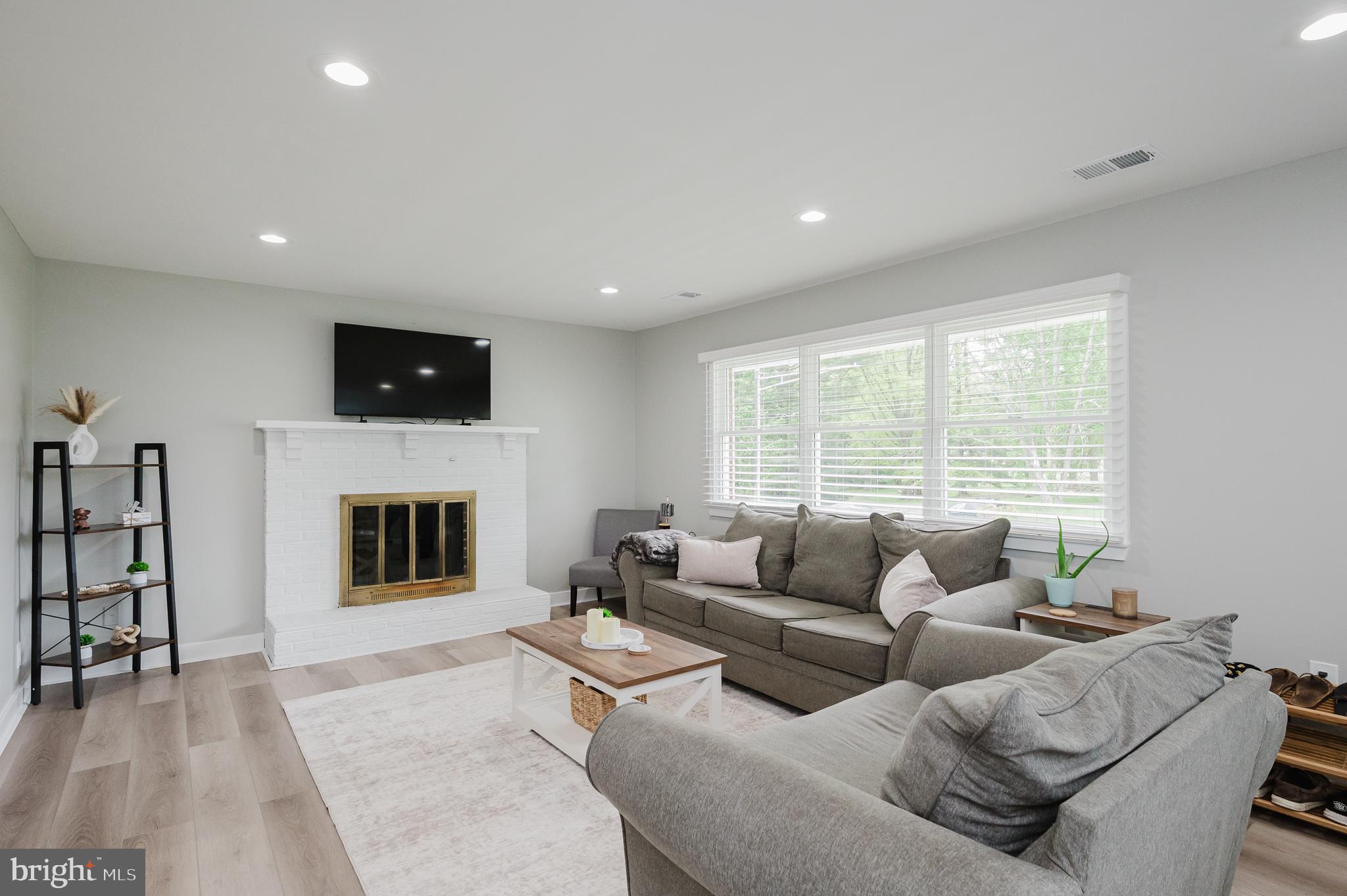 2017 Fairlane Road Bel Air, MD 21015 - Photo 2 of 46 Bright and inviting living space