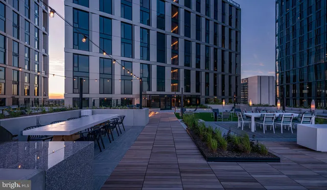 $2,861 | 4710 Elm Street, Unit 31BE0902, Bethesda, MD 20814