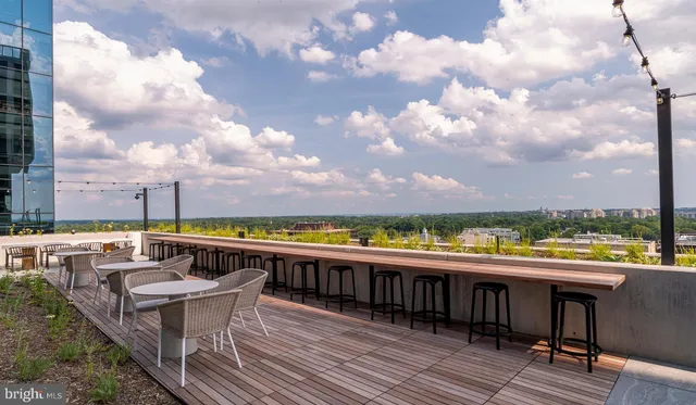 $2,861 | 4710 Elm Street, Unit 31BE0902, Bethesda, MD 20814