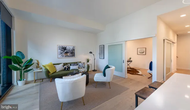 $2,861 | 4710 Elm Street, Unit 31BE0902, Bethesda, MD 20814