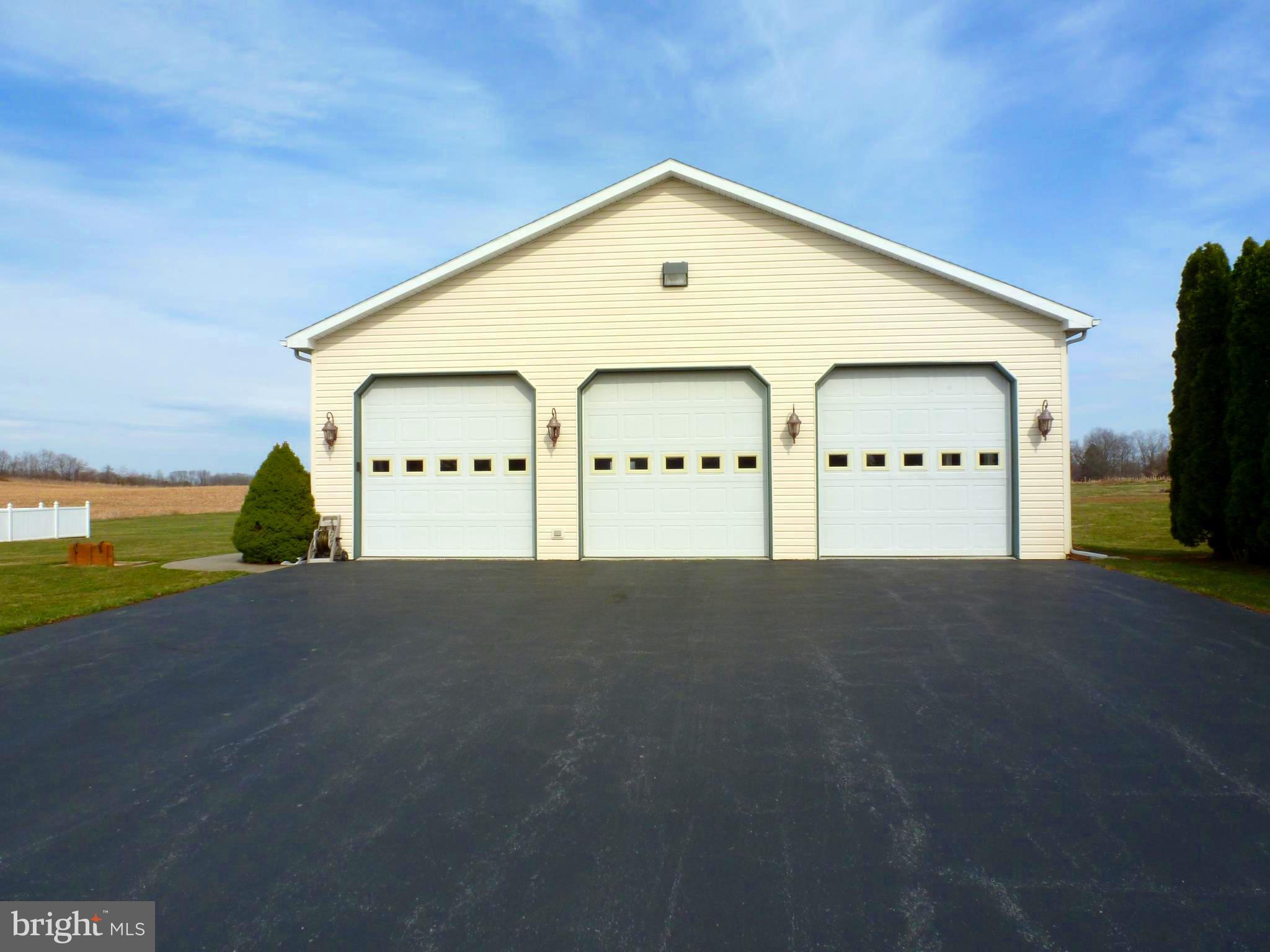 191 South Locust Point Road Mechanicsburg, PA 17055 - Photo 3 of 37 Gallery Image 3