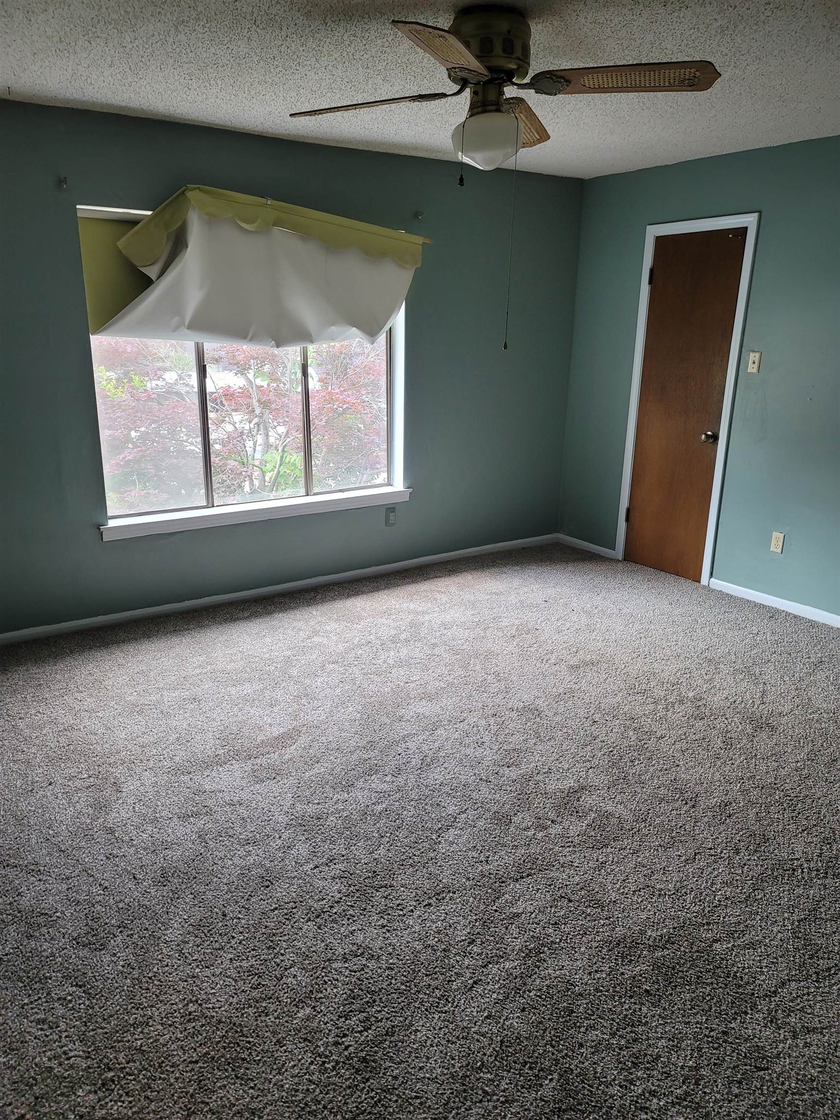 5252 Johns River Road, Unit 5252 Memphis, TN 38116 - Photo 7 of 12 an empty room with a window