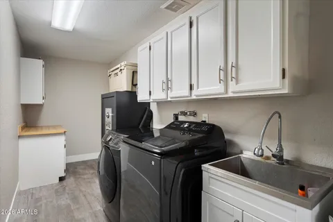 $885,000 | 10245 North 34th Place, Phoenix, AZ 85028