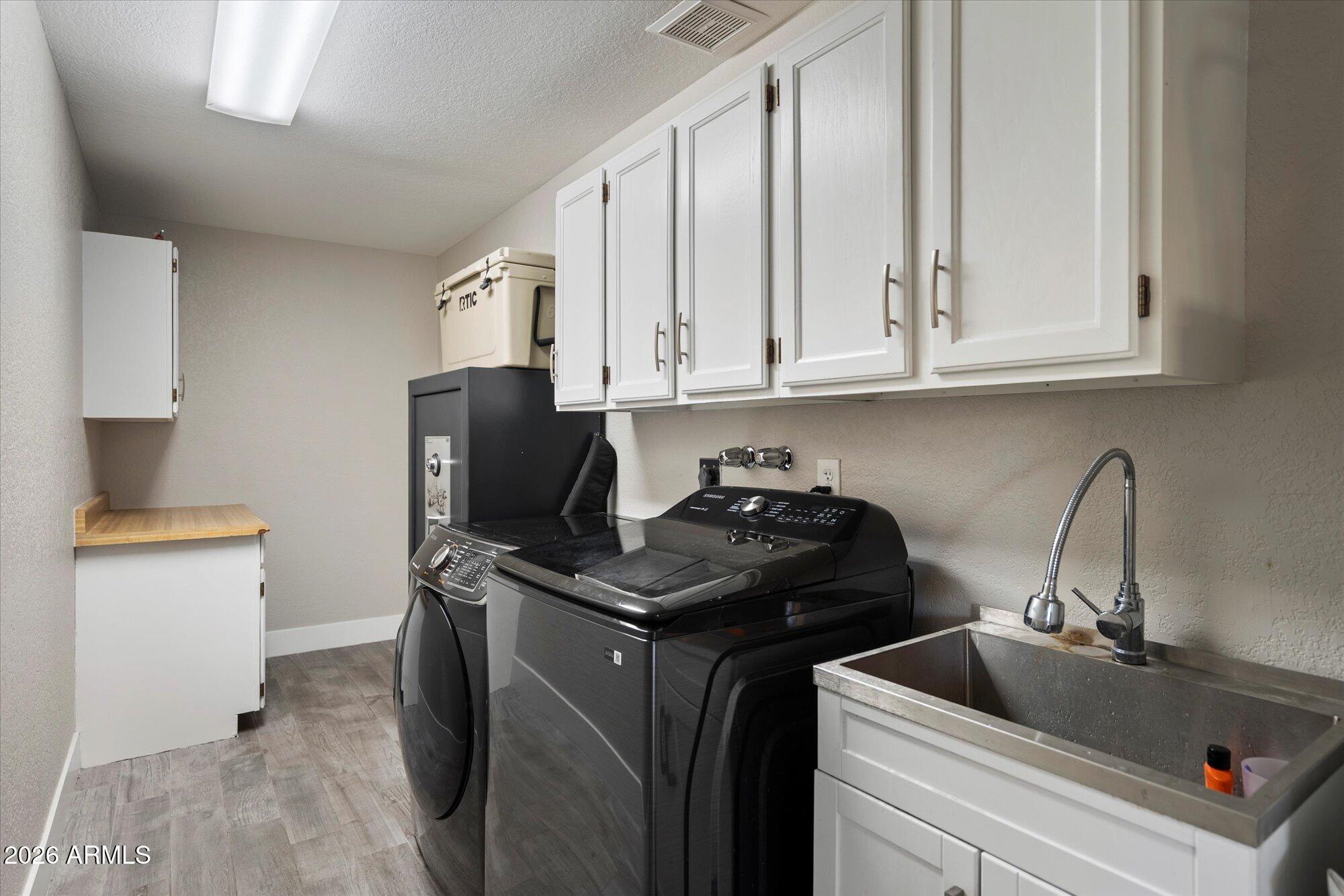 10245 North 34th Place Phoenix, AZ 85028 - Photo 18 of 27 a kitchen with stainless steel appliances granite countertop a sink stove and refrigerator