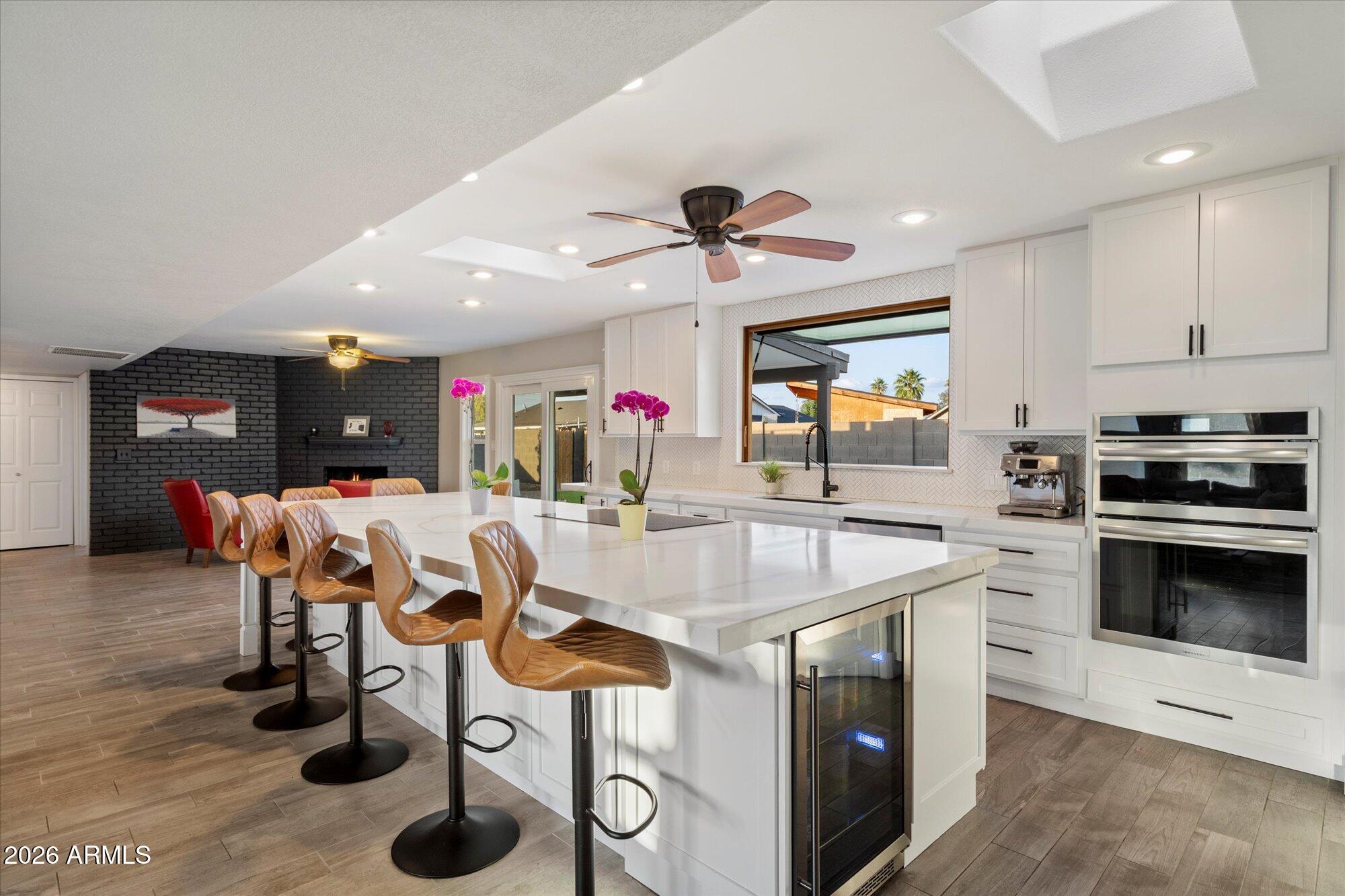 10245 North 34th Place Phoenix, AZ 85028 - Photo 3 of 27 Built In Beverage Cooler