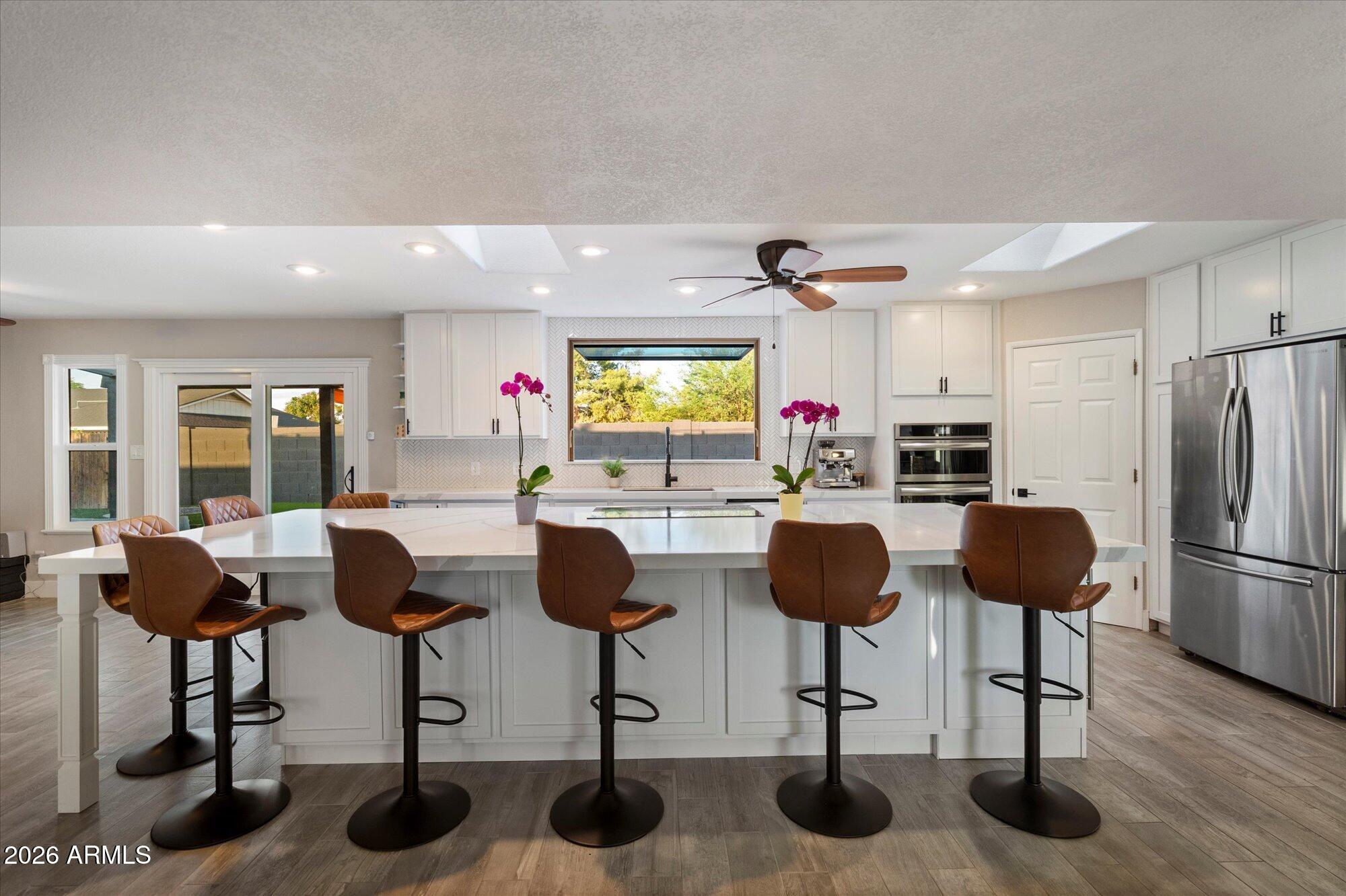10245 North 34th Place Phoenix, AZ 85028 - Photo 5 of 27 a kitchen with granite countertop lots of counter top space