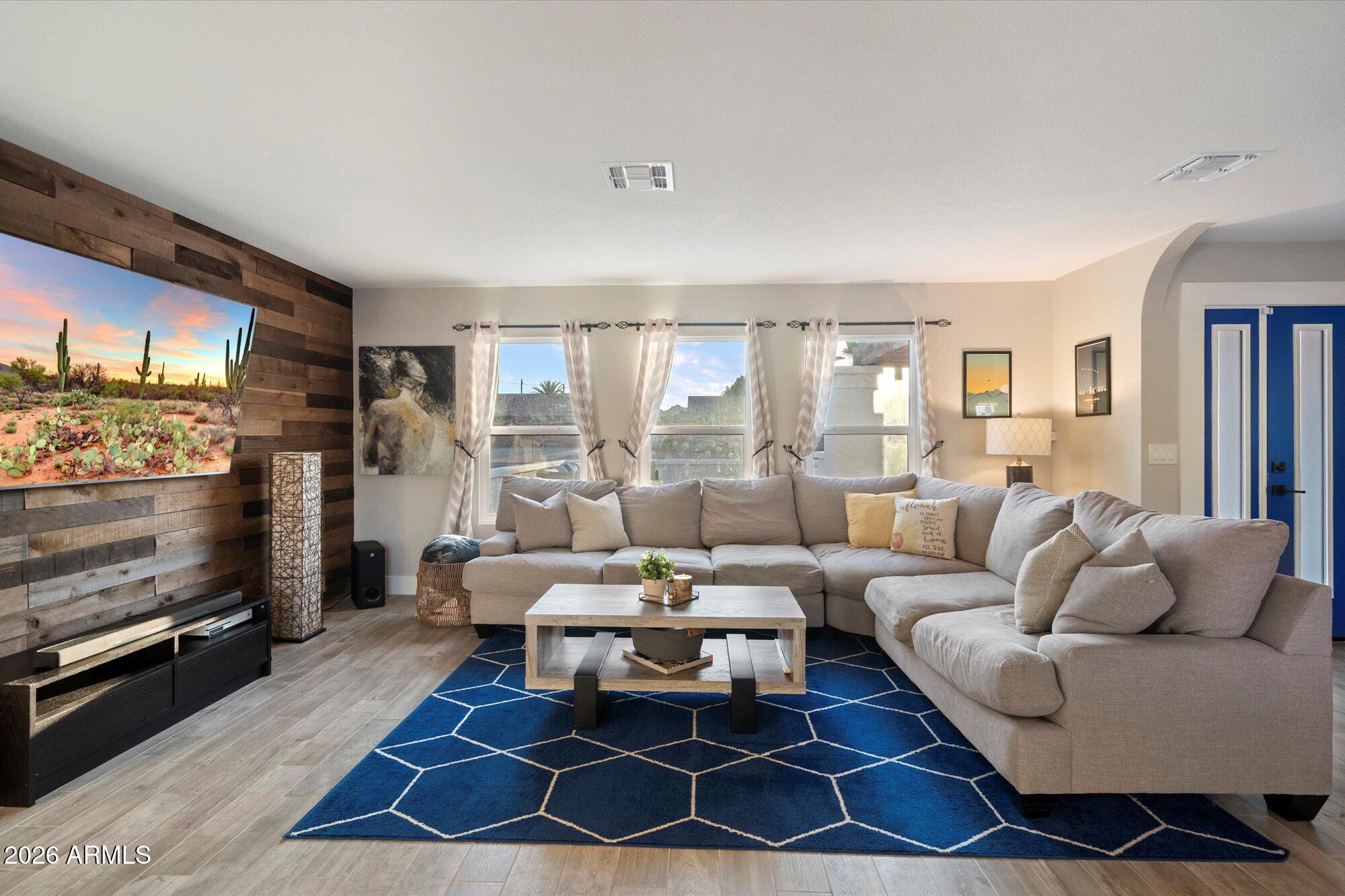 10245 North 34th Place Phoenix, AZ 85028 - Photo 7 of 27 Open Great Room