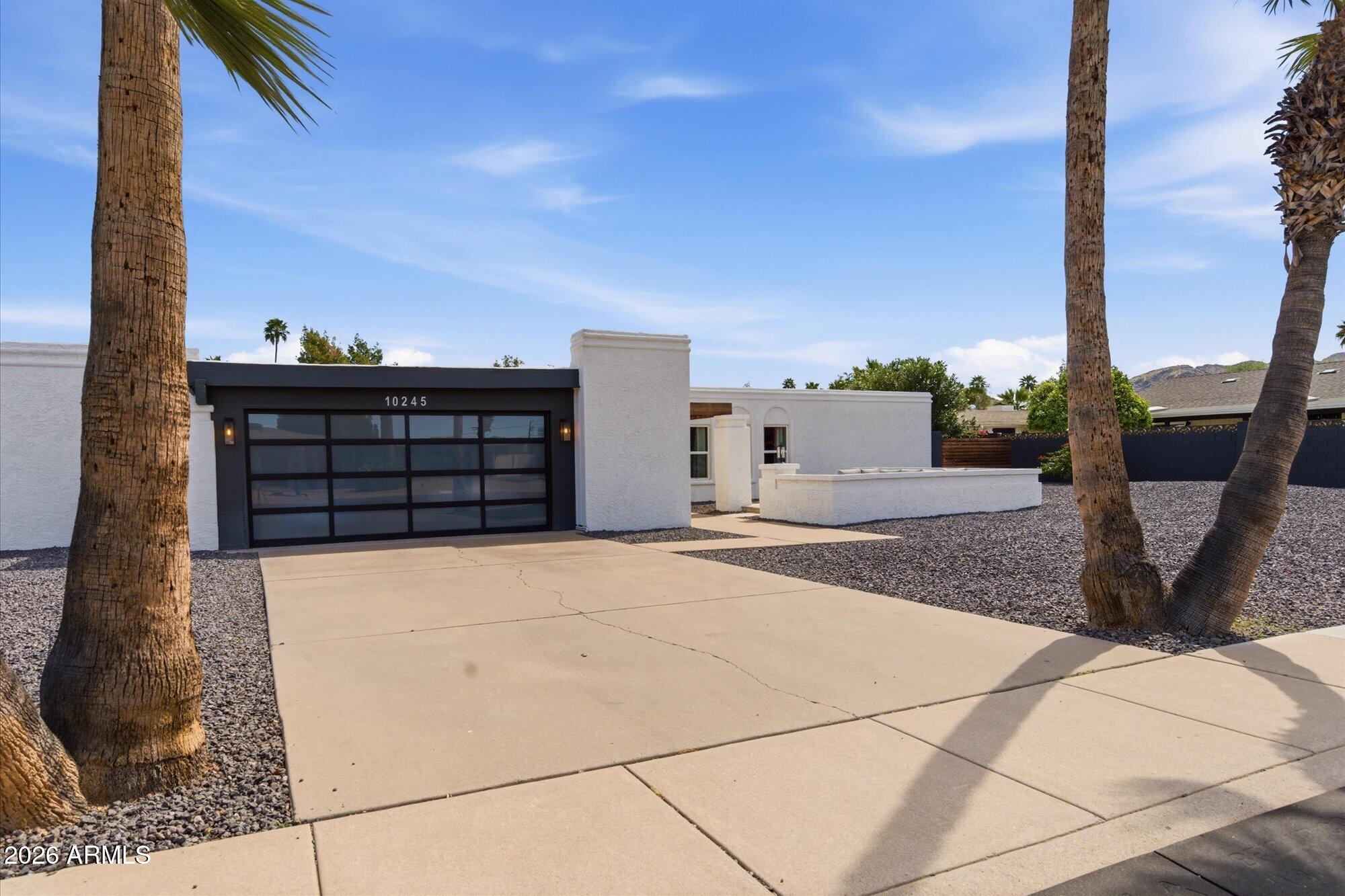 10245 North 34th Place Phoenix, AZ 85028 - Photo 8 of 27 New Modern Garage Door