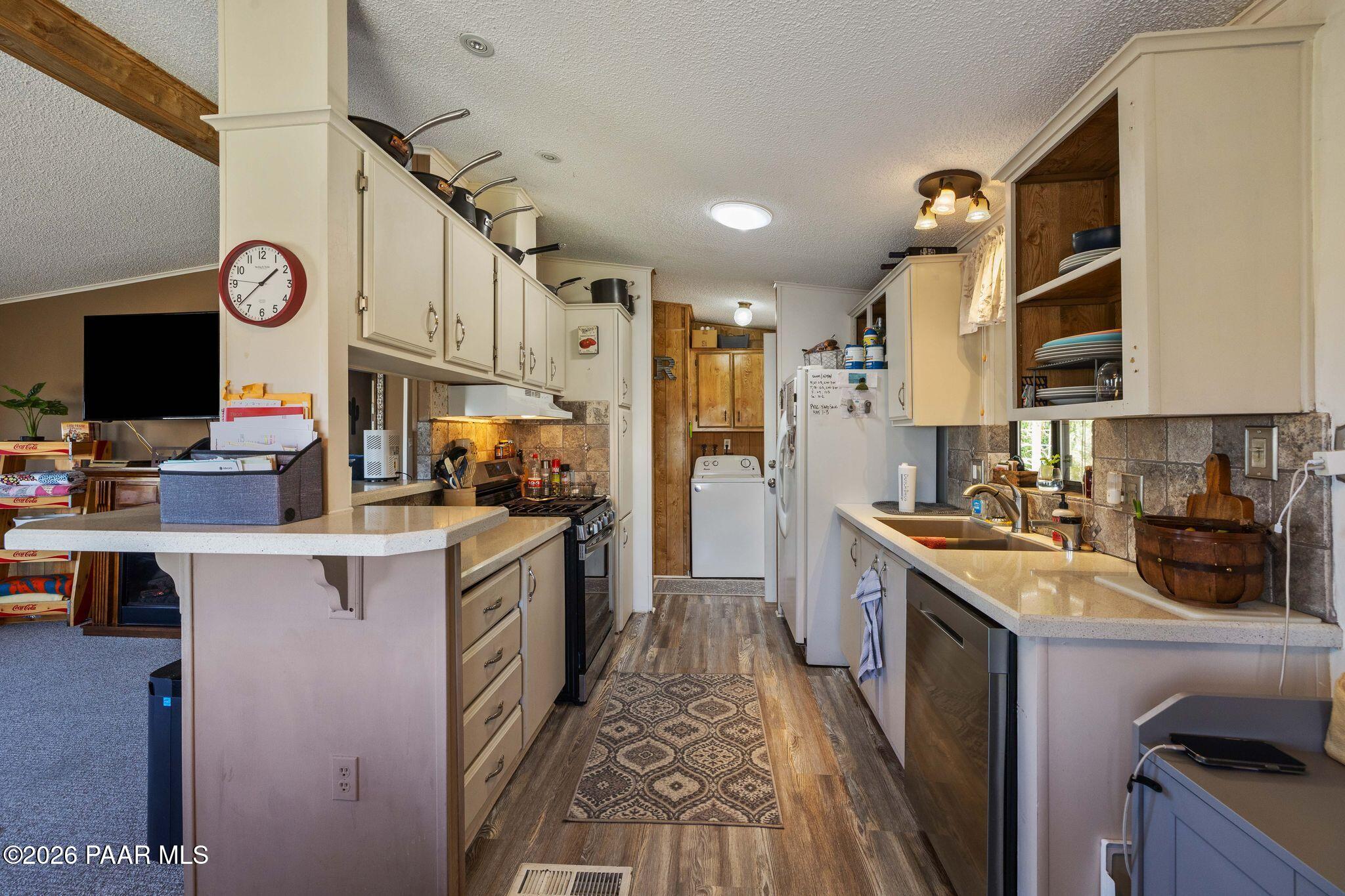 10194 East Durham Road Dewey, AZ 86327 - Photo 15 of 47 Kitchen