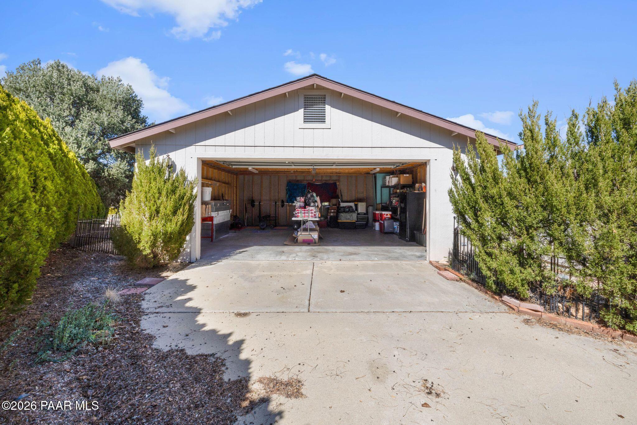 10194 East Durham Road Dewey, AZ 86327 - Photo 28 of 47 Garage