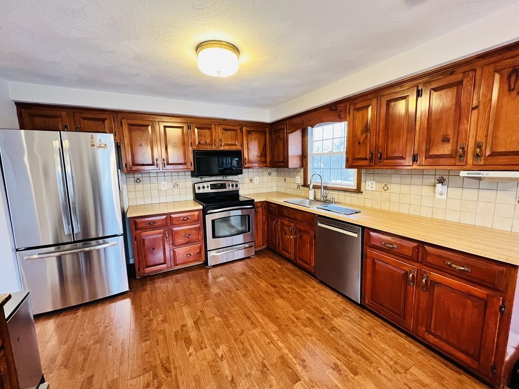 10 Harding Street Milford, MA 01757 - Photo 7 of 31 Gallery Image 7