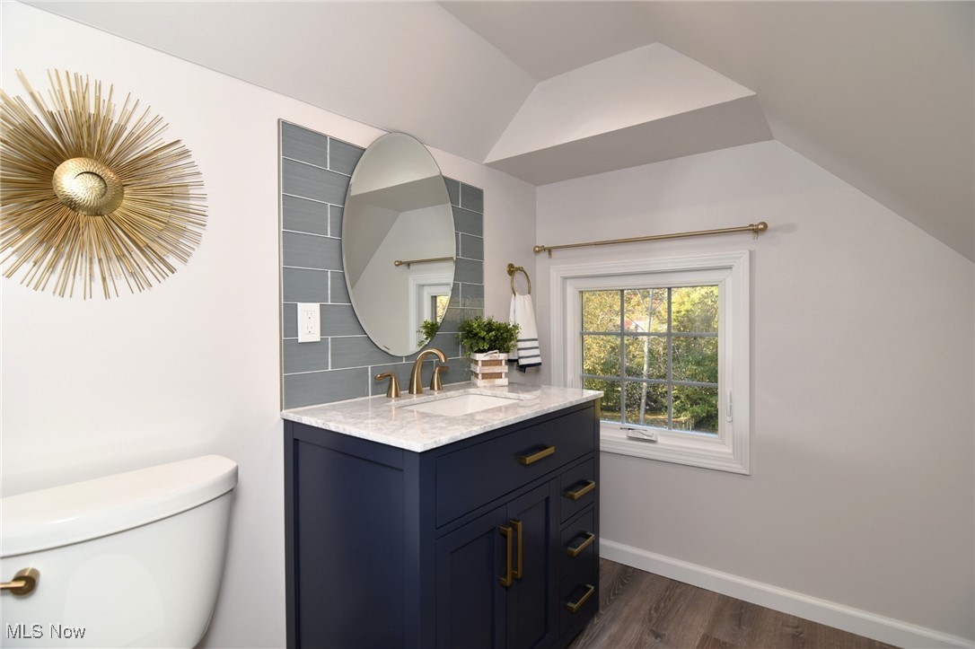 2492 Queenston Road Cleveland, OH 44118 - Photo 25 of 30 Third floor half bath