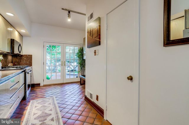 $1,010,000 | 326 North Columbus Street, Alexandria, VA 22314