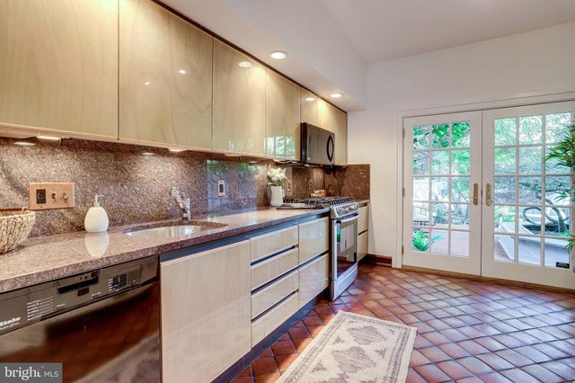 $1,010,000 | 326 North Columbus Street, Alexandria, VA 22314