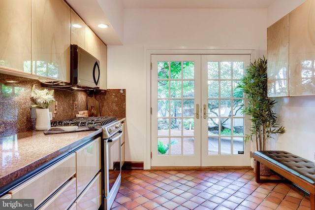 $1,010,000 | 326 North Columbus Street, Alexandria, VA 22314