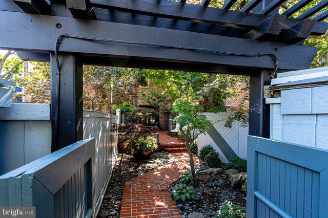 $1,010,000 | 326 North Columbus Street, Alexandria, VA 22314