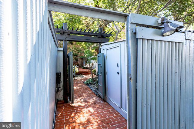 $1,010,000 | 326 North Columbus Street, Alexandria, VA 22314