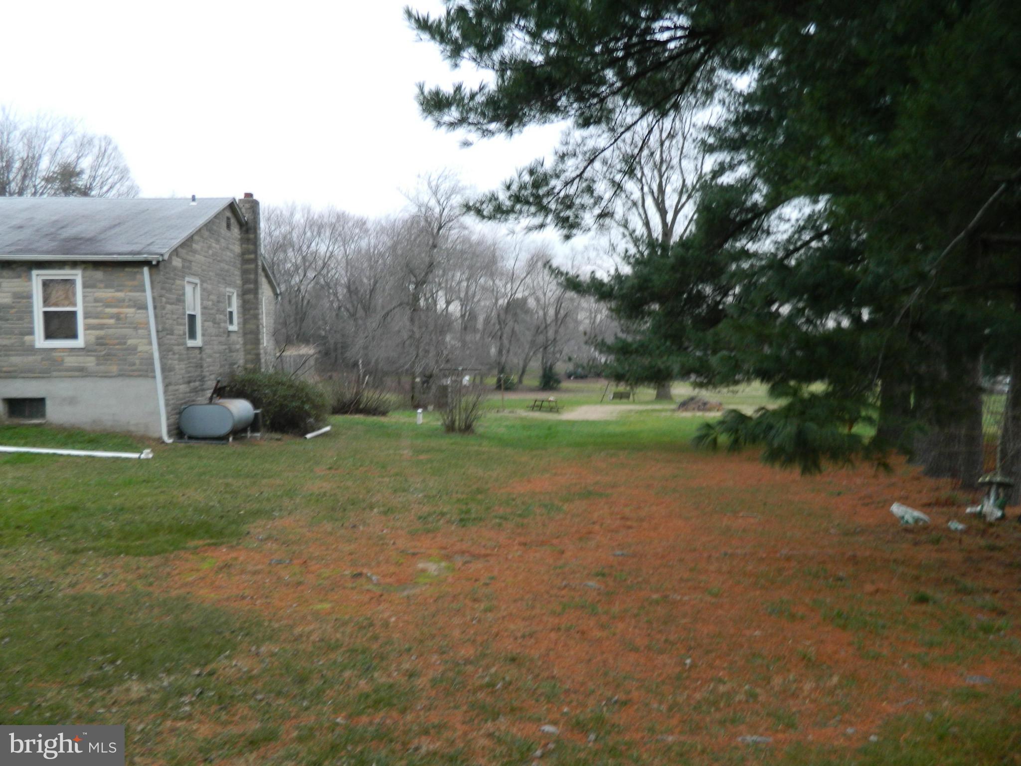 5708 Hilltop Road Baltimore, MD 21220 - Photo 5 of 10 a backyard of a house with lots of green space