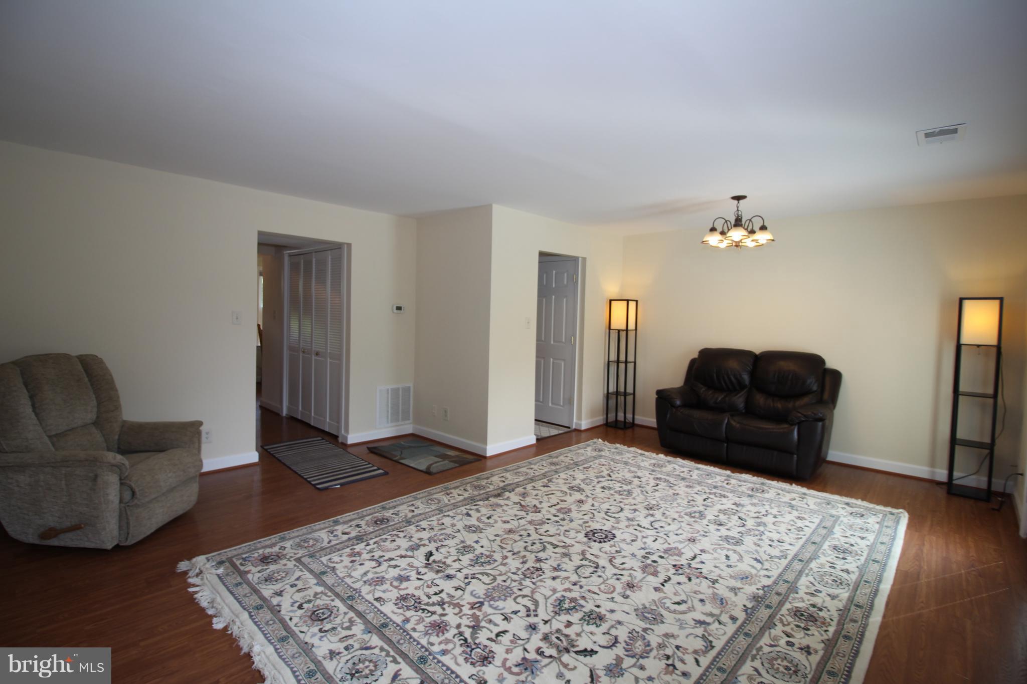17446 Hoskinson Road Poolesville, MD 20837 - Photo 9 of 22 Living Room