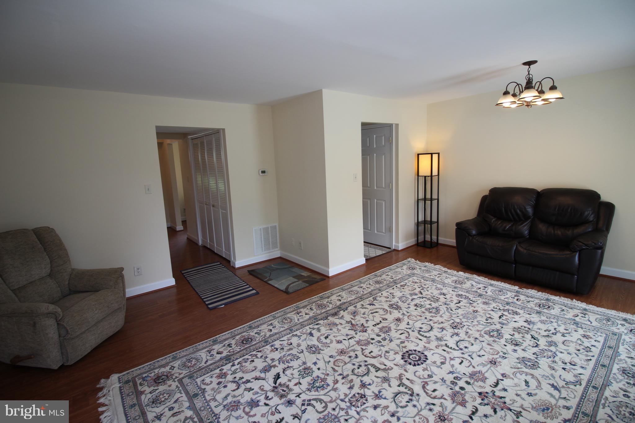17446 Hoskinson Road Poolesville, MD 20837 - Photo 10 of 22 Living Room
