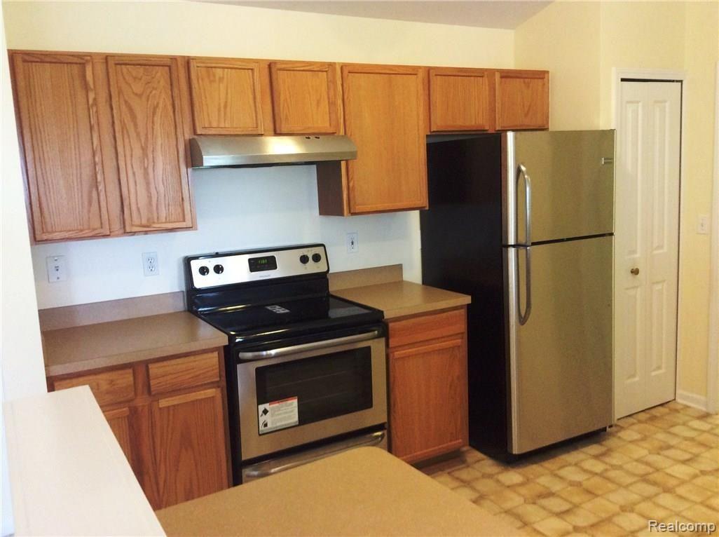 4121 Hampton Ridge Boulevard, Unit 35 Howell, MI 48843 - Photo 5 of 30 KITCHEN-3