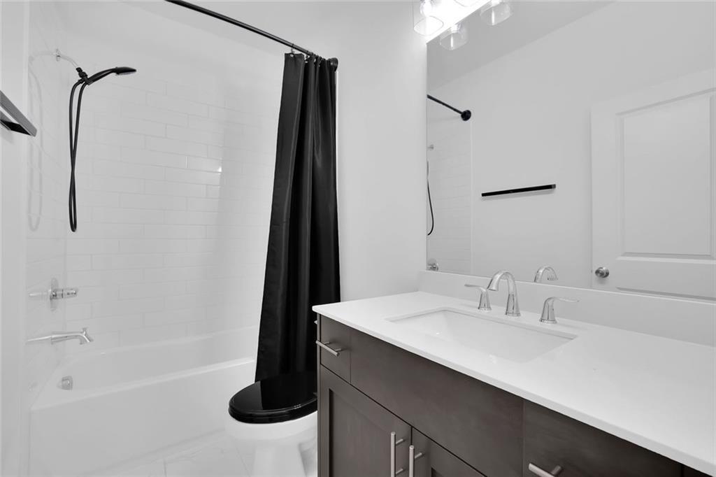 3106 Moor View Road Duluth, GA 30096 - Photo 33 of 57 a bathroom with a sink tub and a mirror