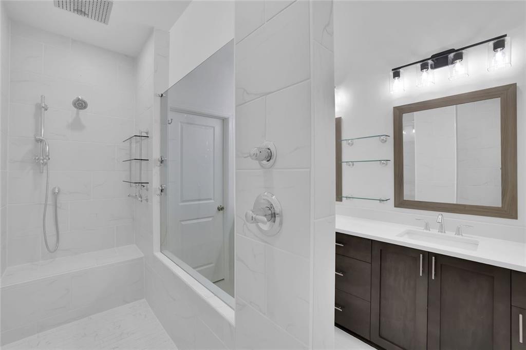 3106 Moor View Road Duluth, GA 30096 - Photo 39 of 57 a bathroom with a bathtub and a sink