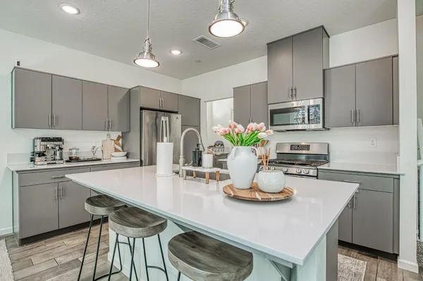 $422,500 | 1916 Chennault Lane, Clovis, CA 93611