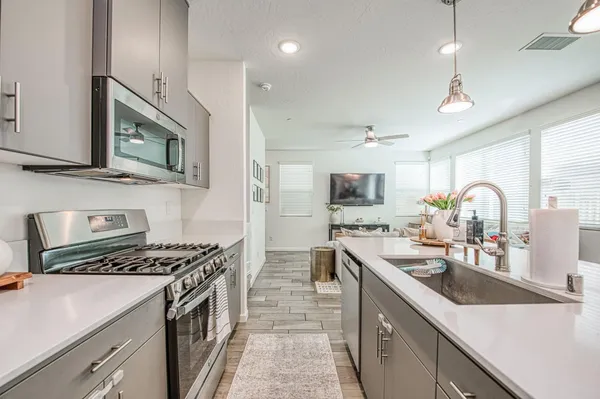 $422,500 | 1916 Chennault Lane, Clovis, CA 93611