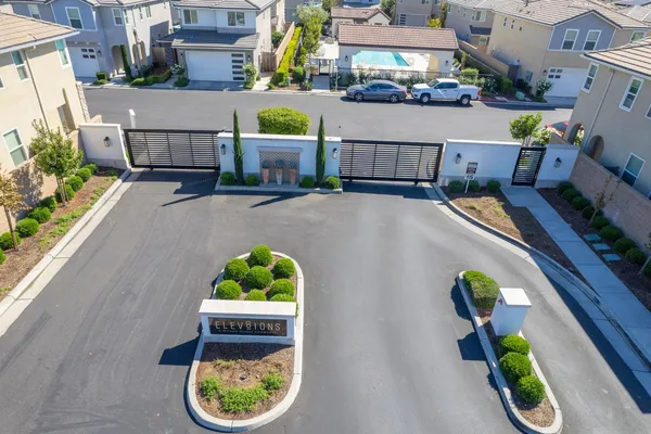 $422,500 | 1916 Chennault Lane, Clovis, CA 93611