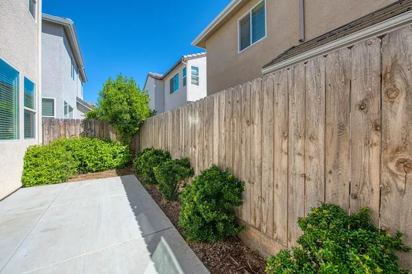 $422,500 | 1916 Chennault Lane, Clovis, CA 93611