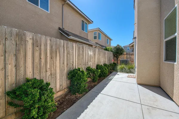 $422,500 | 1916 Chennault Lane, Clovis, CA 93611