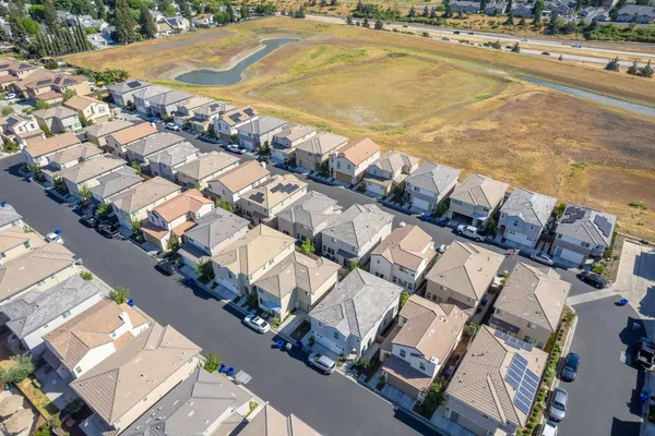 $422,500 | 1916 Chennault Lane, Clovis, CA 93611