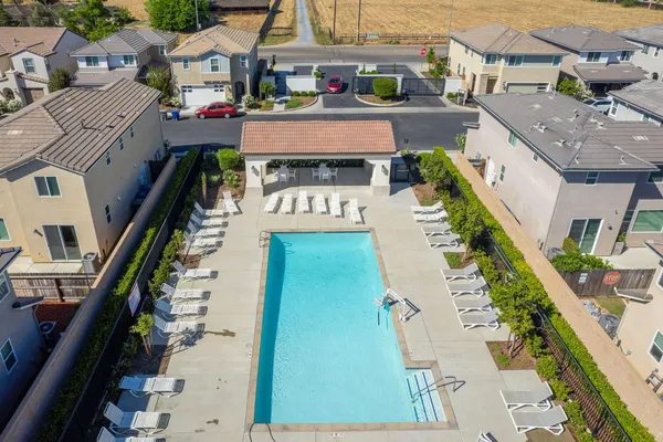 $422,500 | 1916 Chennault Lane, Clovis, CA 93611