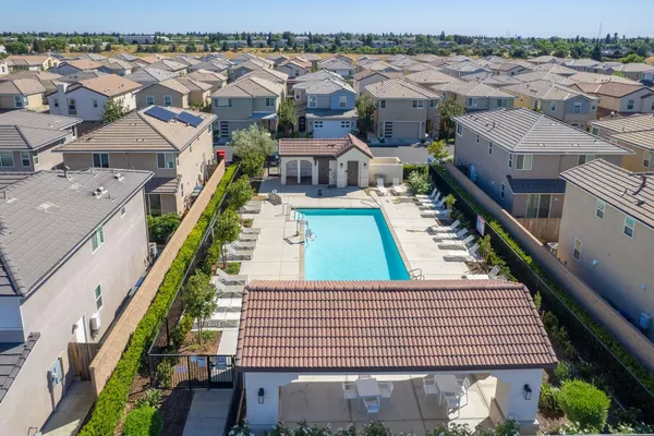 $422,500 | 1916 Chennault Lane, Clovis, CA 93611