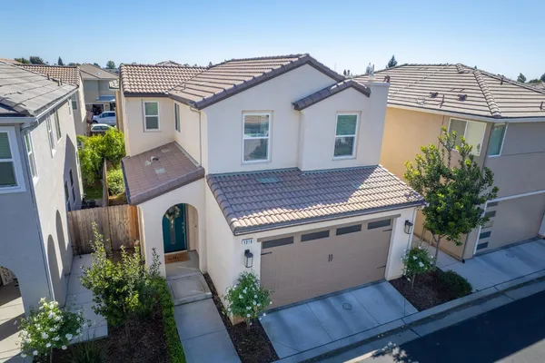 $422,500 | 1916 Chennault Lane, Clovis, CA 93611