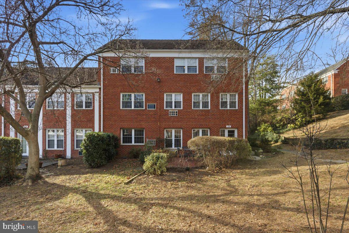 1737 Preston Road, Unit B Alexandria, VA 22302 - Photo 17 of 17 a front view of a house with a yard