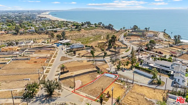 a black and white photo of a painting